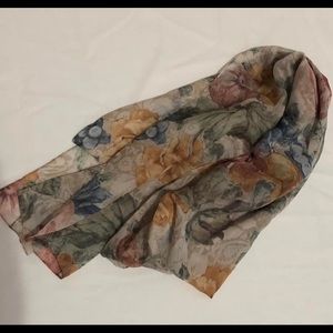 Dainty vintage flower summer scarf ✨